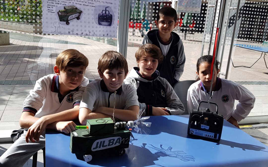 Equipo de Quinto Básico SD segundo en feria de Tecnología y Robótica de UNAB
