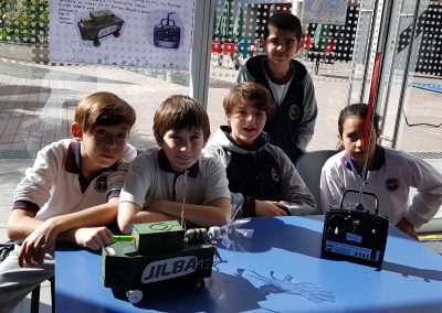 Equipo de Quinto Básico SD segundo en feria de Tecnología y Robótica de UNAB