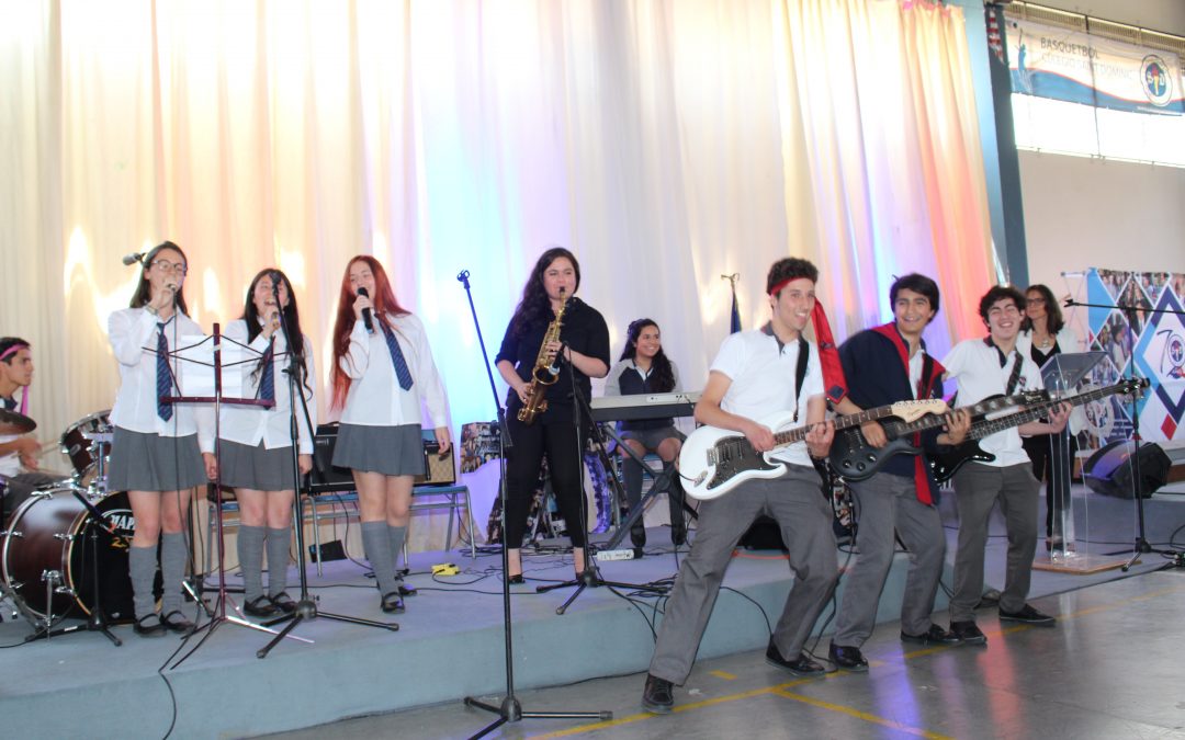 Alumnos deslumbran con sus talentos artísticos en Día de la Música 2018