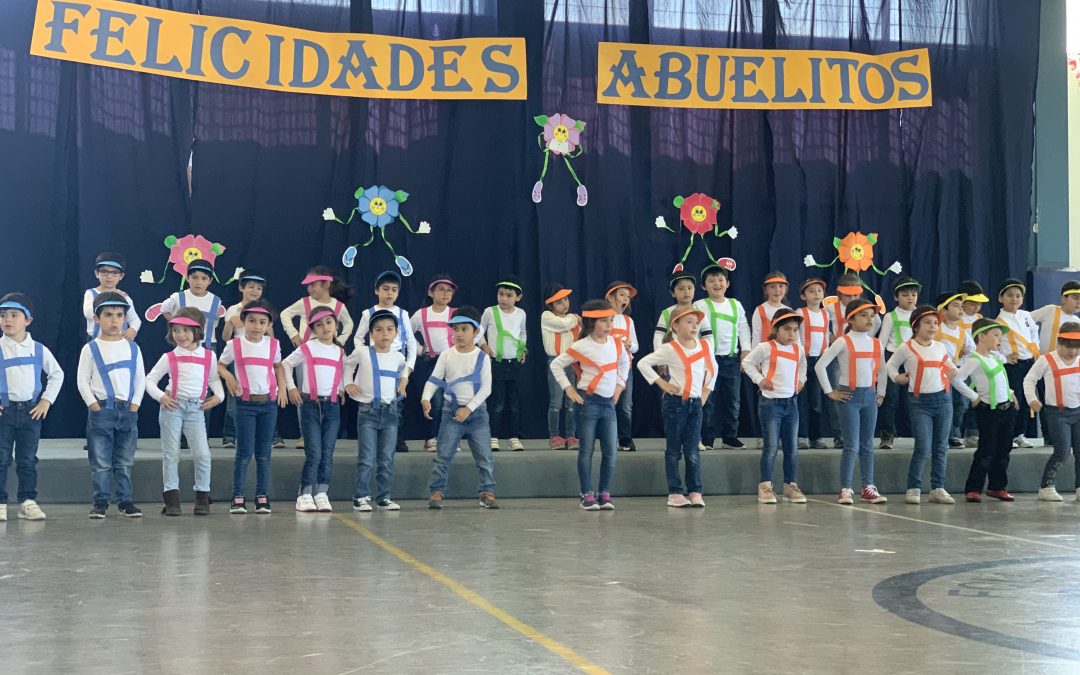 Celebrando a nuestros Abuelitos
