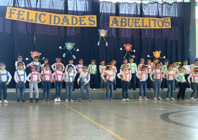 Celebrando a nuestros Abuelitos